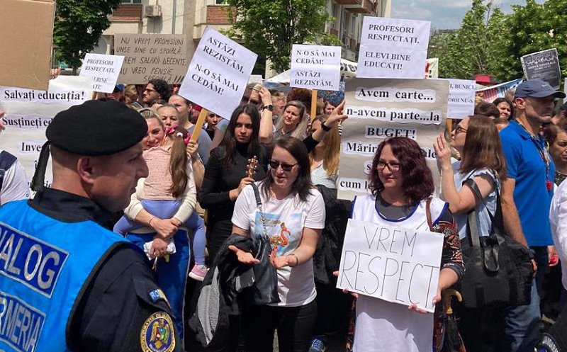 Profesor din Cluj-Napoca: De ce au eșuat protestele profesorilor din Ungaria, iar cele din România au avut succes