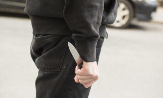 Un nou CAZ ȘOCANT: Băiat de 14 ani, înjunghiat de un adolescent de 17 ani, în timp ce se plimba pe stradă cu prietena lui