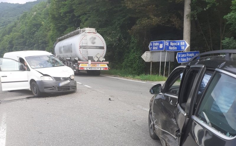 Cum s-a produs accidentul de pe Valea Drăganului? Cinci adulți și un copil, transportați la spital