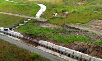 Alt episod din telenovela ALUNECĂRILOR DE TEREN de pe Autostrada Sebeş-Turda / CNAIR: "A plouat mult în zonă"