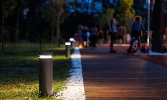 Clujenii au ieșit în Parcul Armătura în prima seară după deschidere. Cum arată parcul din Iris noaptea