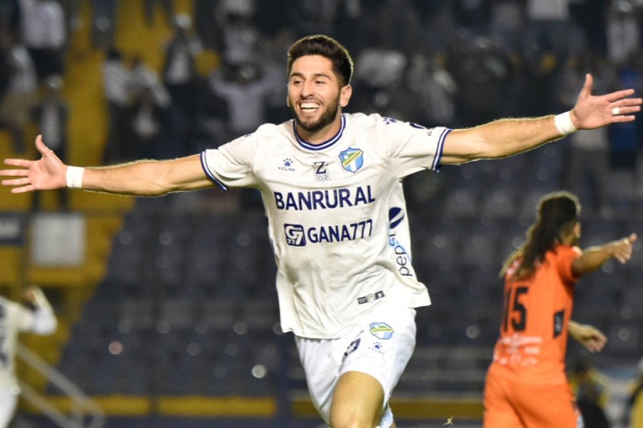 Mutare surprinzătoare. CFR Cluj negociază pentru un fundaș din Guatemala