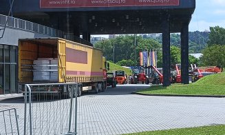 Au venit băieții cu mușchi de la UNTOLD! Forfotă cu logistica festivalului la stadionul Cluj Arena