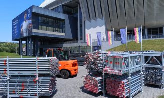 Au venit băieții cu mușchi de la UNTOLD! Forfotă cu logistica festivalului la stadionul Cluj Arena