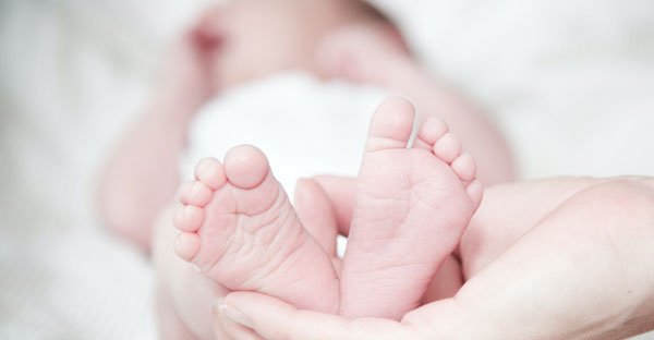 România de "dincolo": Peste 400.000 de copii români s-au născut în afara graniţelor în ultimii 14 ani