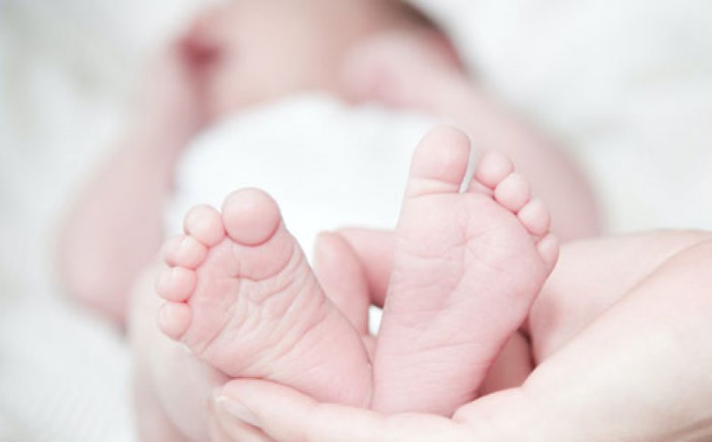 România de "dincolo": Peste 400.000 de copii români s-au născut în afara graniţelor în ultimii 14 ani