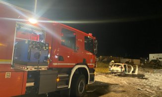 Mașină cuprinsă de flăcări în parcarea Aeroportului din Cluj-Napoca. Care a fost cauza incendiului