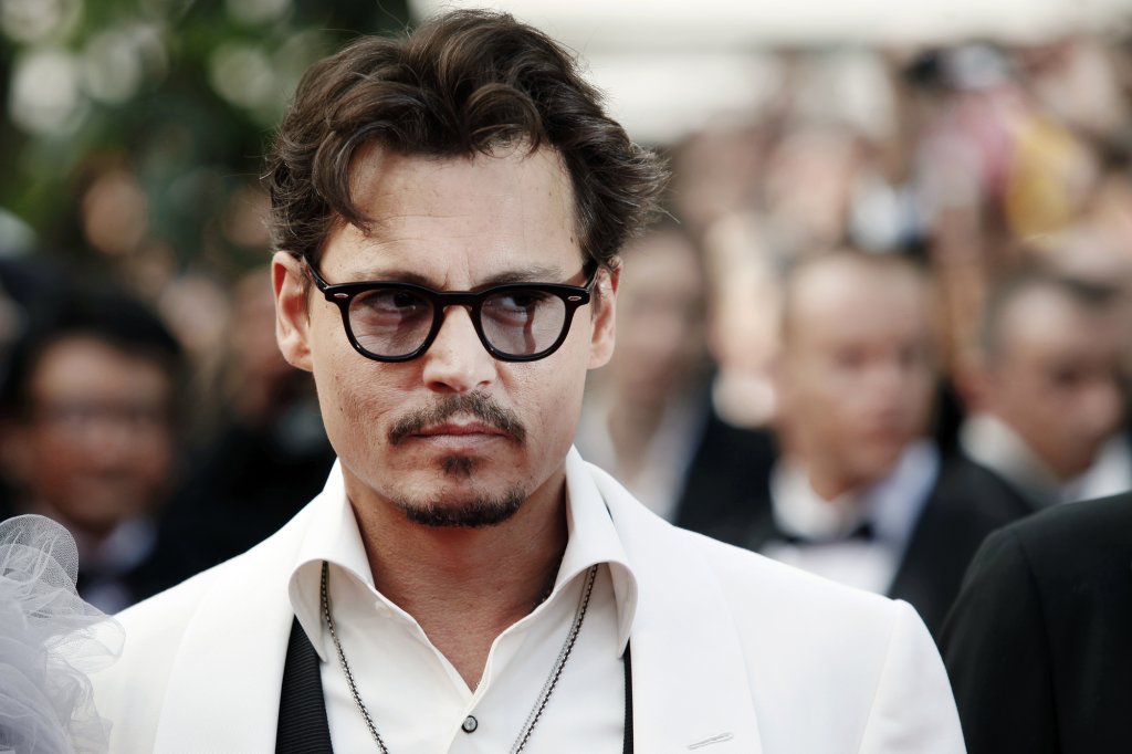 Actorul Johnny Depp a fost găsit inconştient în camera sa de hotel în Ungaria
