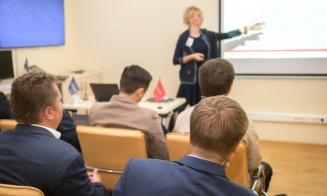 Specialiștii în formare profesională şi învăţământ pot câștiga până la 900 euro pe lună / Multe anunțuri de angajare în Cluj-Napoca
