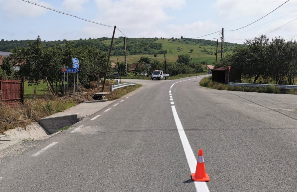 Lucrări de marcaje rutiere pe 10 drumuri județene din Cluj! S-au trasat aproape 250 de km