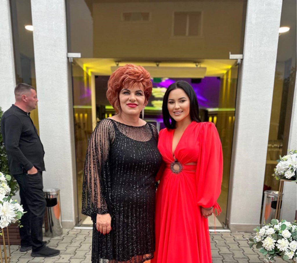 Primărița de fier a Clujului a împlinit 50 de ani și a dat mare petrecere! Cântăreață celebră: „Câte flori am văzut aici nu am văzut în nicio florărie”