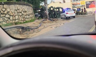 Urmările furtunii din Cluj! Copaci căzuți peste mașini și pe mai multe drumuri