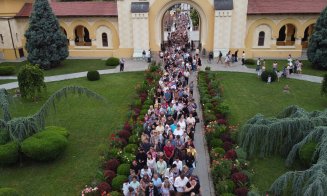 Mii de credincioși s-au închinat la moaștele Sfintei Ana, aduse în România din Italia