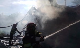 Tragedie de proporții! Un foc devastator înghite o biserică de legendă din România