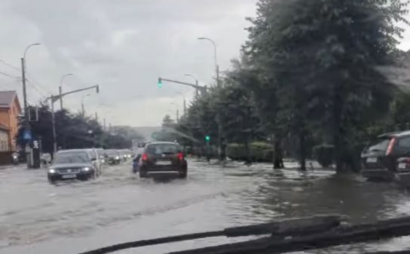 Ploaia a făcut, din nou, ravagii la Cluj! Unele străzi au devenit iar "navigabile"