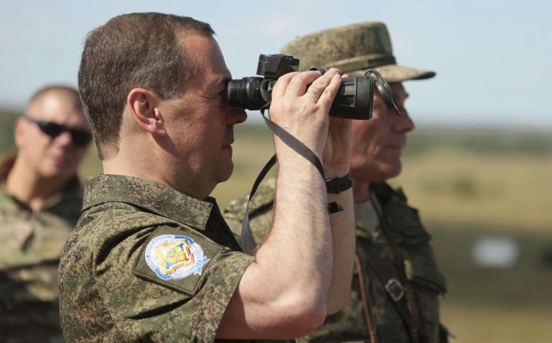 Medvedev, o nouă amenințare: Dacă ofensiva ucrainenilor va avea succes, vom fi obligaţi să folosim o armă nucleară