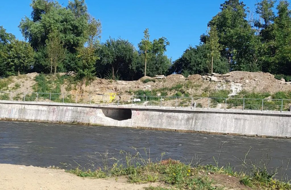 Bărbat CĂZUT ÎN SOMEŞ. Scos din apă în stop cardio respirator