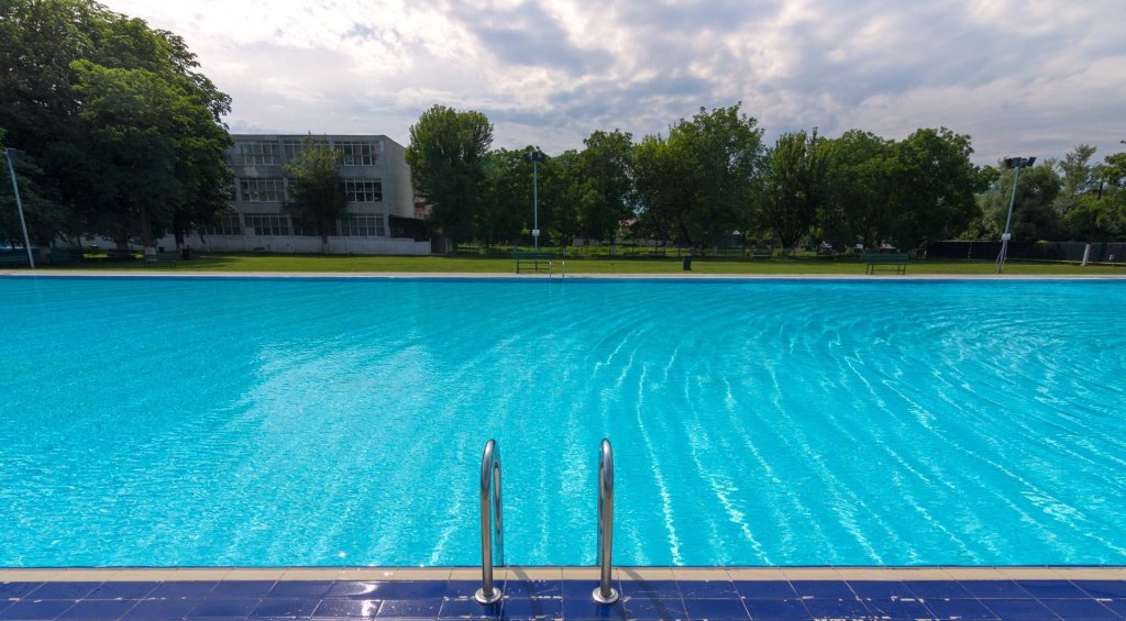Cluj-Napoca se află în topul orașelor din țară cu cele mai mari prețuri de intrare la un ștrand