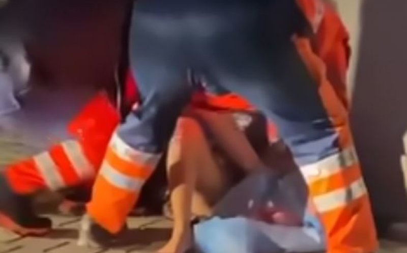 IMAGINI ȘOC! O femeie a născut pe trotuar, după ce nu ar fi fost primită în spital