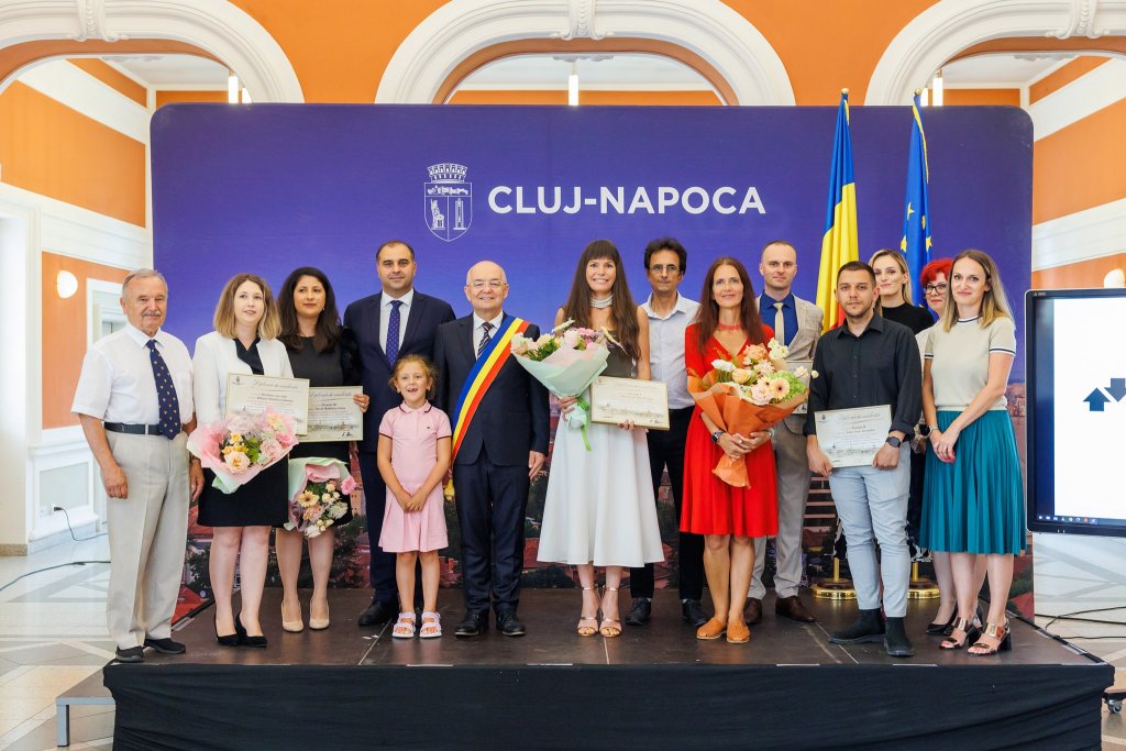 Viitorul sună bine! Tinerii cercetători clujeni, premiați de primărie