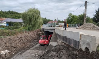 Reparații pe un important drum județean din Cluj! S-a turnat asfaltul și se lucrează la poduri