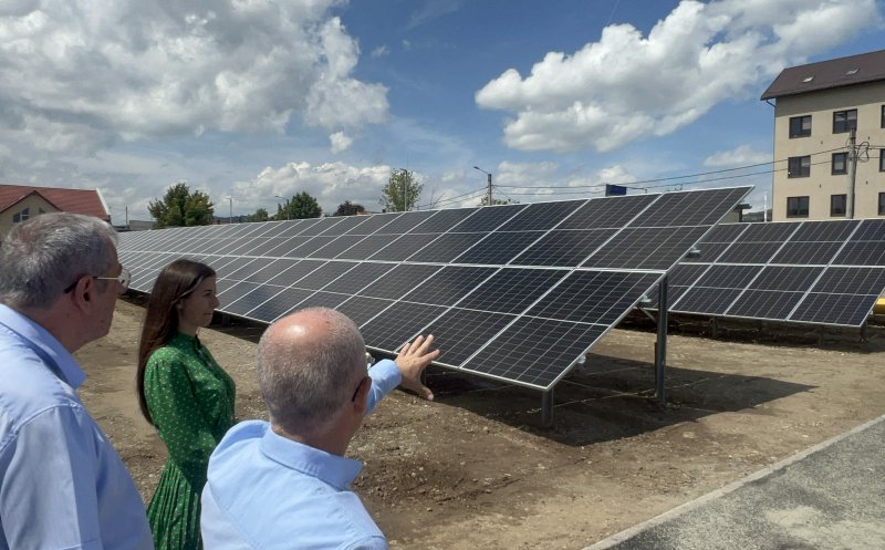 Regia de termoficare și-a făcut parc fotovoltaic. Primarul Boc: „30% din energia folosită pentru a încălzi apartamentele e produsă de panouri”