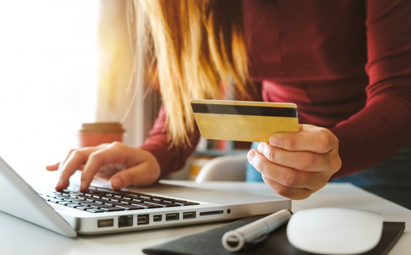 Românii au „spart” aproape 7 miliarde euro la shopping online anul trecut. Ce s-a vândut cel mai bine