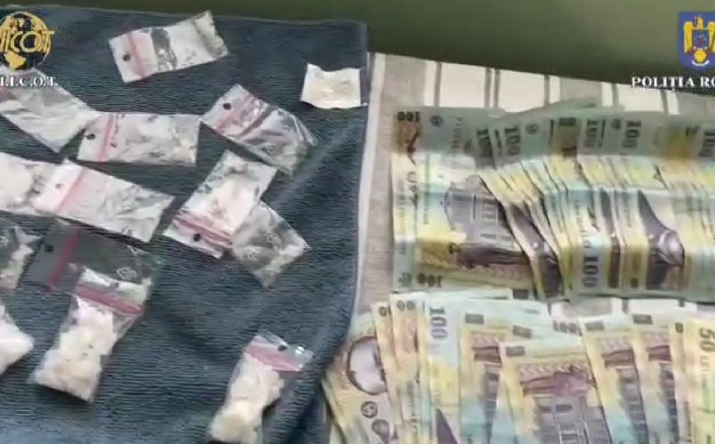 Trei traficanți de droguri, reținuți de polițiștii din Cluj. Au fost confiscate arme, sume mari de bani și substanțe periculoase