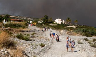Grecia oferă vacanțe gratuite turiștilor care evacuați din cauza incendiilor din Rodos