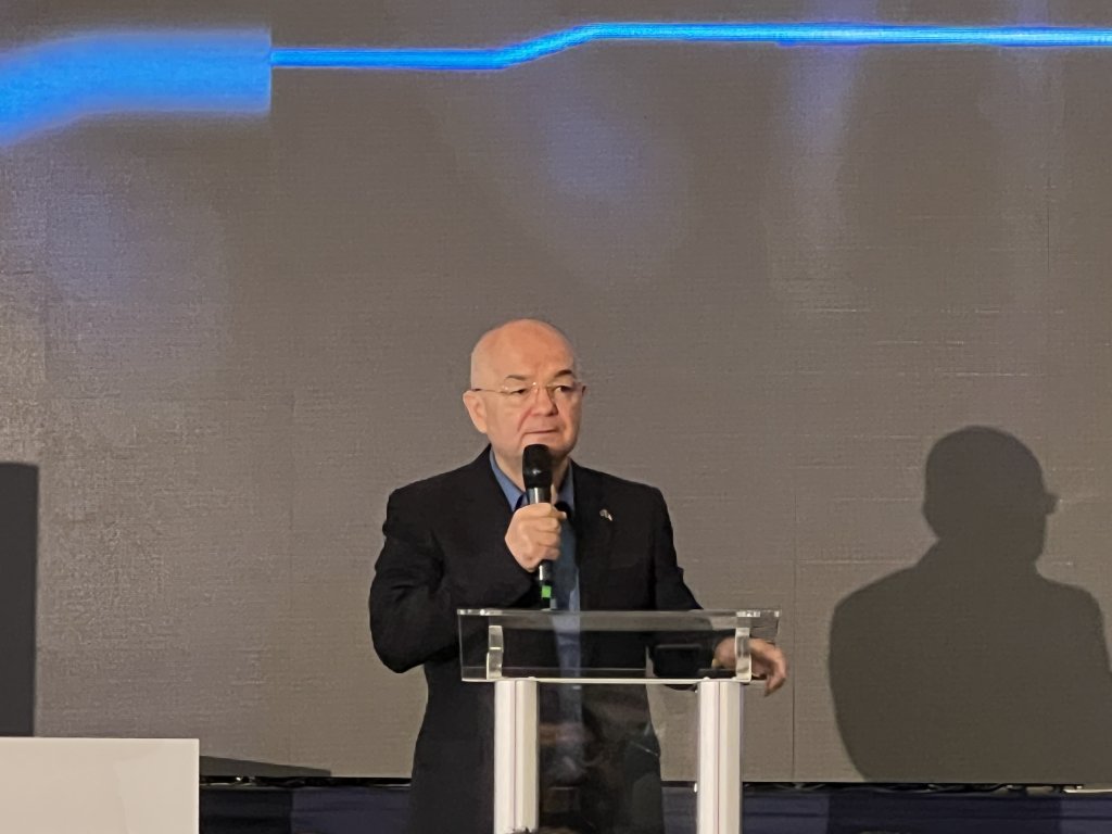Impozitarea salariilor din IT. Boc: „Am spus NU acestei măsuri când eram prim-ministru” / Deputat PNL de Cluj: „Nu este momentul să venim cu măsuri care ne scad competitivitatea”