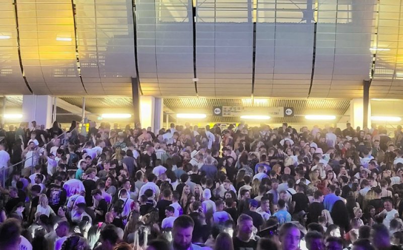 Situație tensionată la Cluj Arena: Mii de oameni blocați în afara stadionului la Untold
