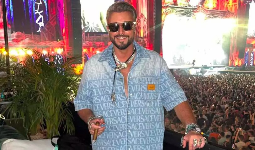 Cătălin Botezatu atrage toate privirile la UNTOLD cu accesorii de 100.000 de euro și un cercel îndrăzneț în nas