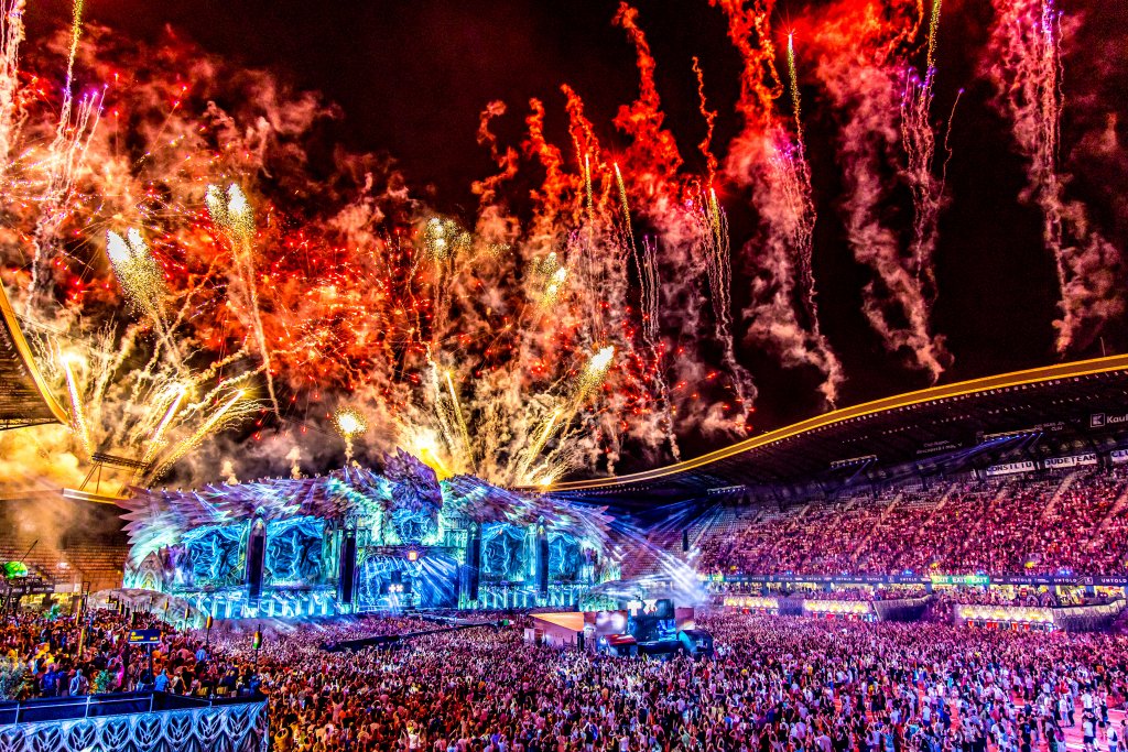UNTOLD 2023. Peste 110.000 de fani în a treia zi de festival. Zeci de mii de fani l-au așteptat pe Martin Garrix, DJ-ul numărul 1 al lumii