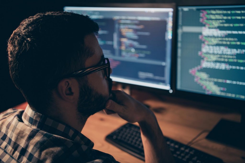 Patronatele din IT atenționează din nou Guvernul cu privire la impozitarea programatorilor: „Va afecta mai mult de 80% din salariații industriei”