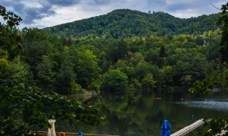 Lac unic în lume, supranumit „Marea Moartă a Transilvaniei”! Nu este foarte departe de Cluj