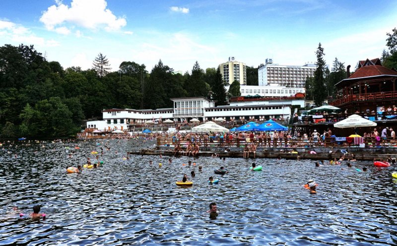 Lac unic în lume, supranumit „Marea Moartă a Transilvaniei”! Nu este foarte departe de Cluj