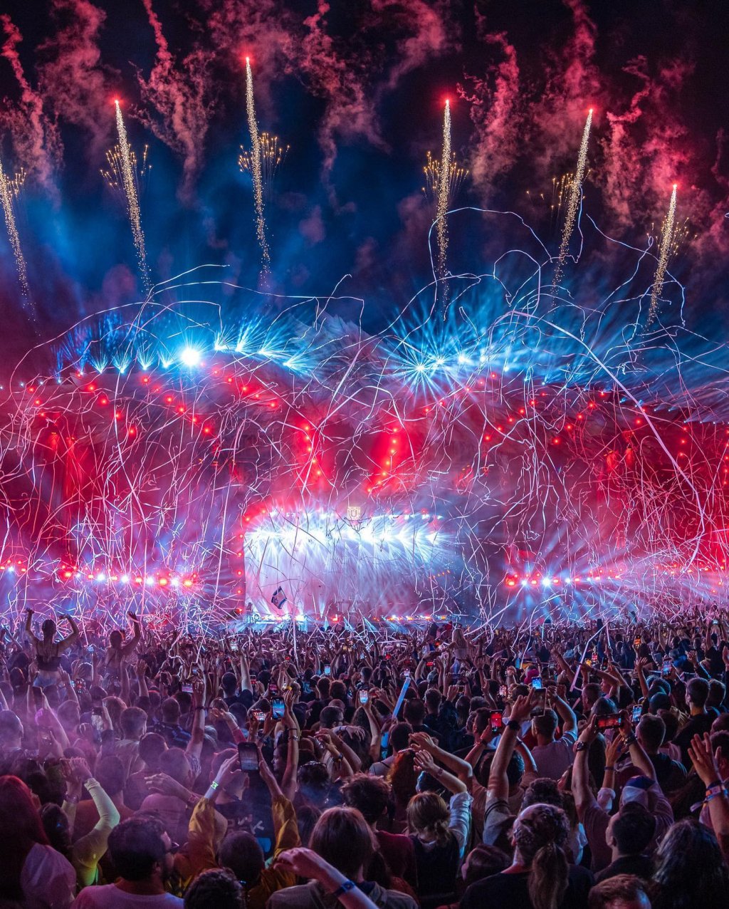 Cât a cheltuit o tânără pe mâncare și băuturi la UNTOLD. Nota de plată pentru cele patru zile de festival