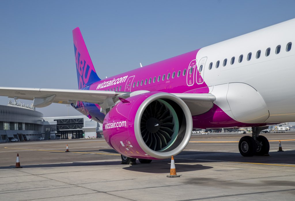 În plin sezon estival, Wizz Air anunță că anulează mai multe zboruri. S-au depistat probleme la motoarele mai multor aeronave