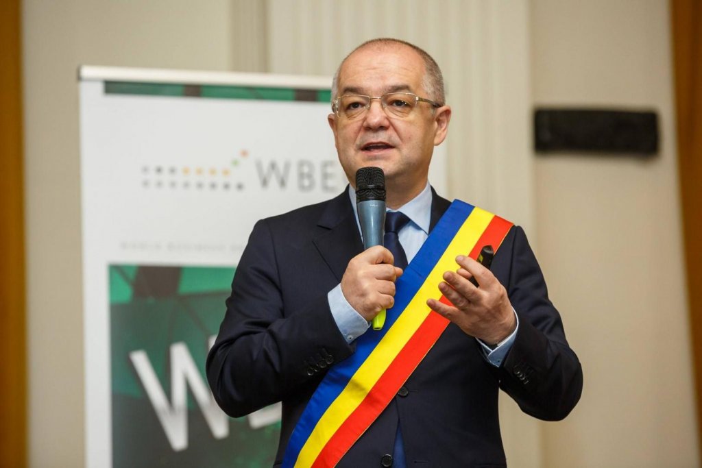 Boc, despre contrele PNL - PSD: "România are nevoie de stabilitate politică"