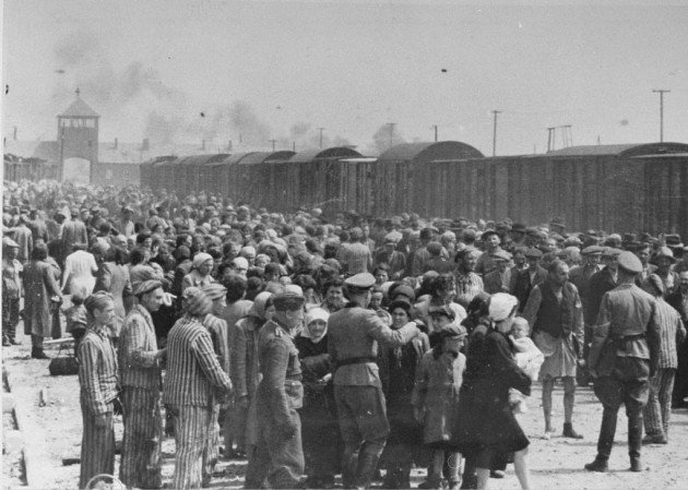 Materie nouă din toamnă - "Istoria Evreilor. Holocaustul". Deca: "Este esențial ca elevii să cunoască această perioadă tragică din istorie"