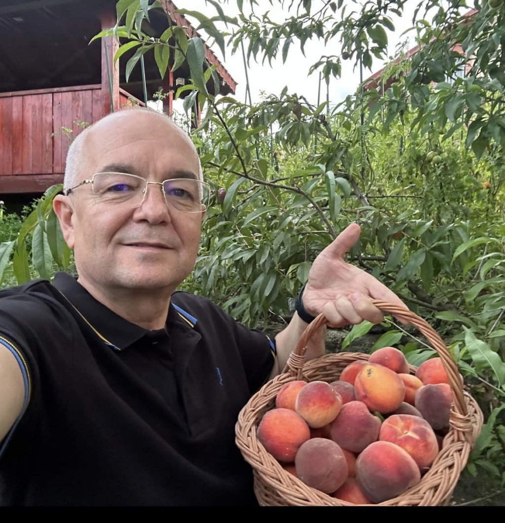 Primarul gospodar și-a cules roadele: „Merită! După muncă, și răsplată”