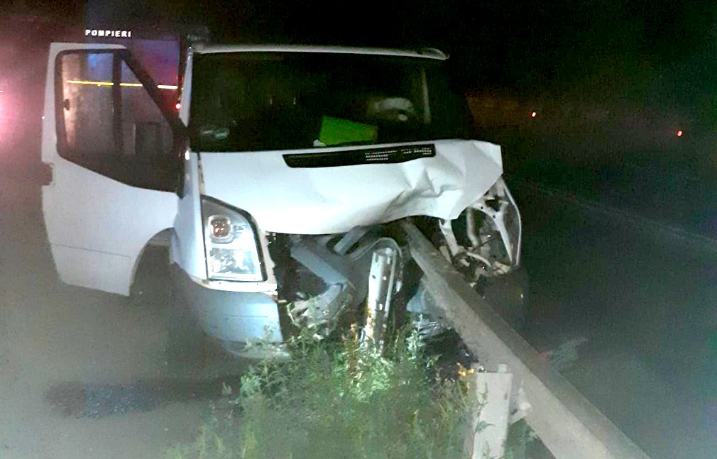ACCIDENT în Cluj: O autoutilitară a „încălecat" parapetul drumului pe DN 1. Cum s-a petrecut accidentul