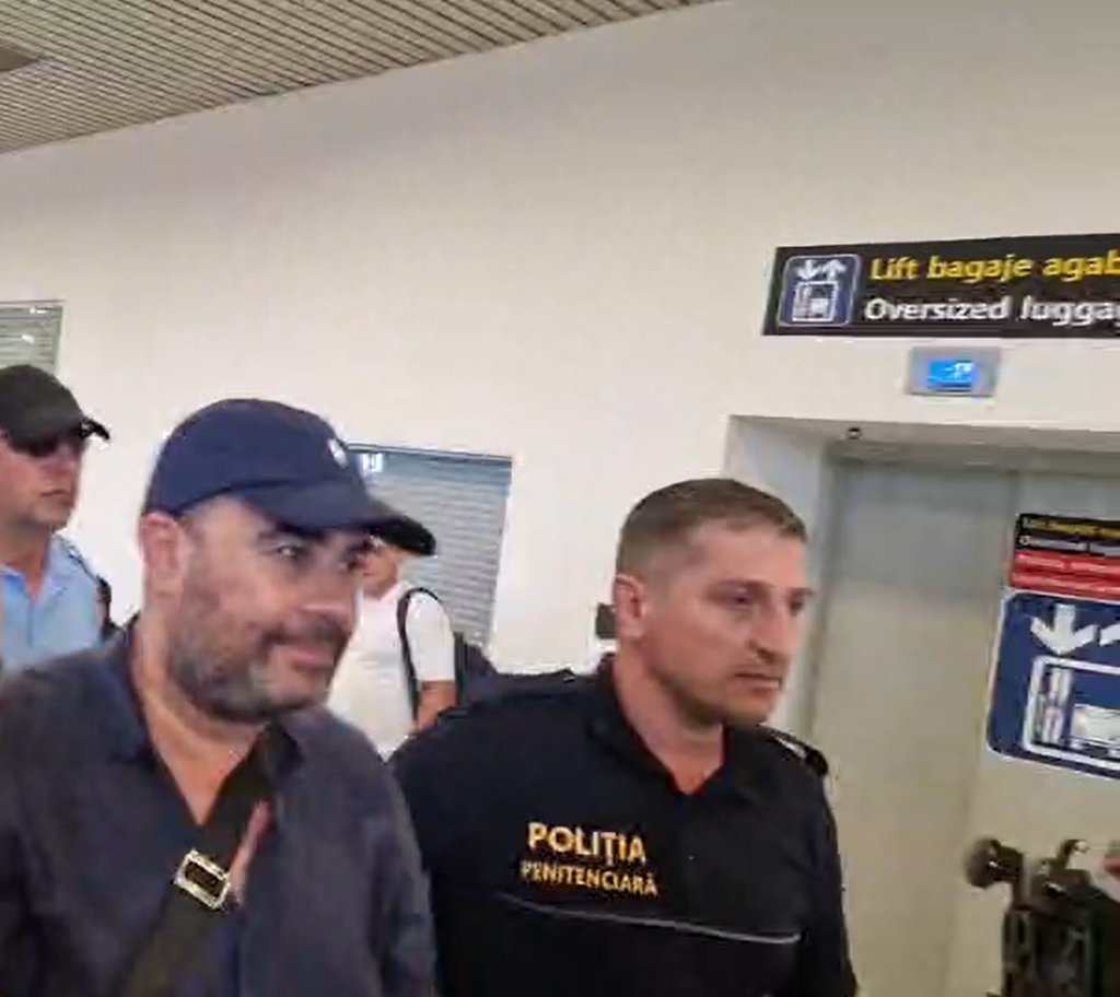 Darius Vâlcov, condamnat definitv la 6 ani de închisoare. A fost adus în România sub escortă