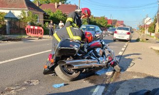 Încă un accident cu o motocicletă și o mașină în județul Cluj. Un bărbat a fost dus la spital