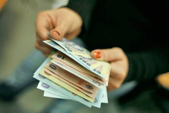 Românii de rând sărăcesc, dar economia şi PIB-ul cresc