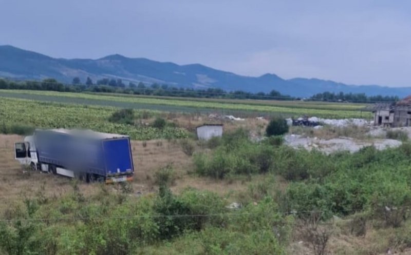 Accident rutier GRAV în Cluj! Un camion a provocat un incendiu / Șoferul, transportat de urgență la spital