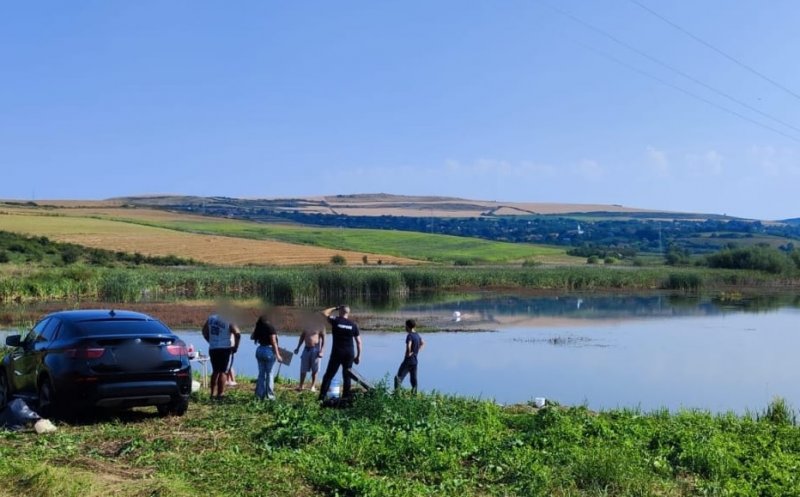 Barcă scufundată pe un lac de lângă Cluj. Trei persoane implicate în incident