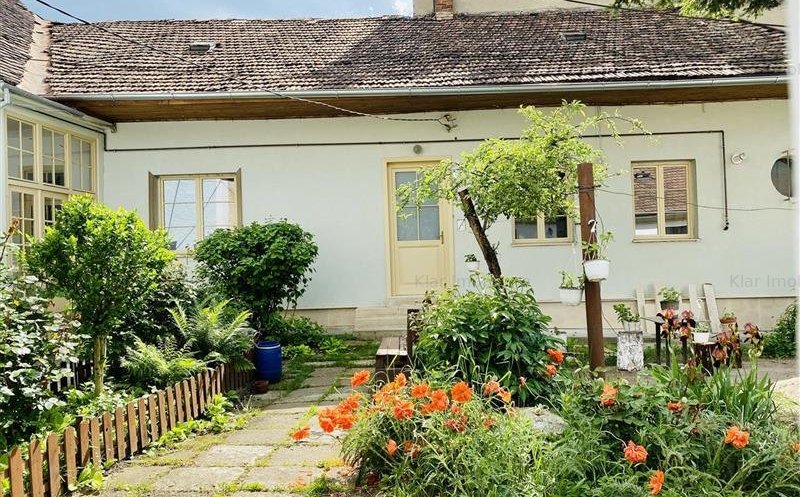 Cum arată o casă cochetă, de vânzare, din centrul Clujului