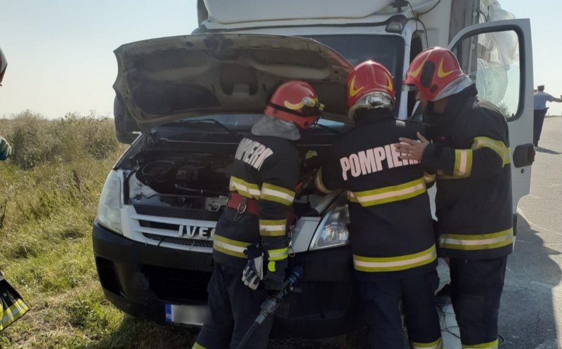 Incendiu în Cluj! O autoutilitară încărcată cu saltele, a luat foc