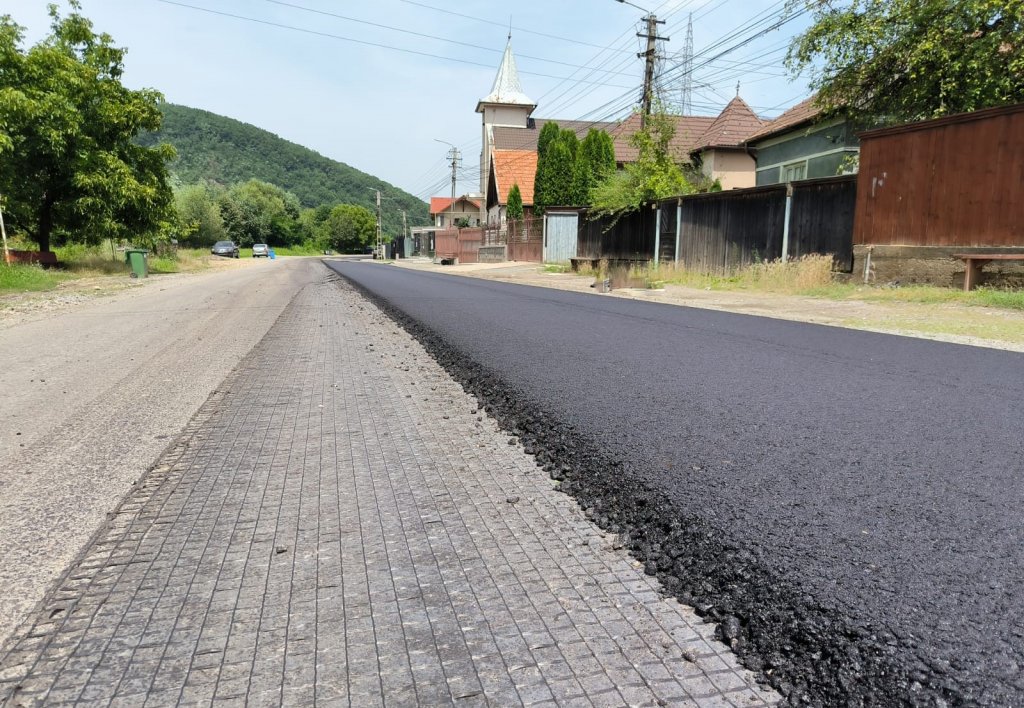 Lucrările pe un drum de munte din Cluj se apropie de finalizare
